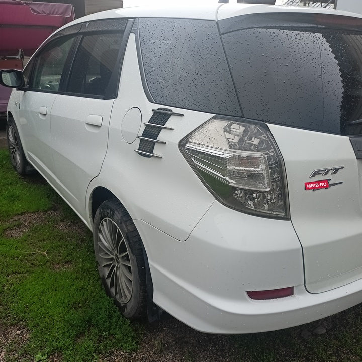 Honda Fit Shuttle I, 2011 год, 750 000 рублей, 2 фотография