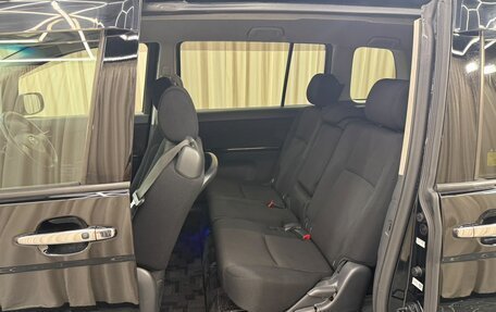 Toyota ISis I, 2011 год, 1 299 999 рублей, 19 фотография