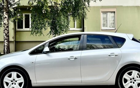 Opel Astra J, 2011 год, 745 000 рублей, 2 фотография