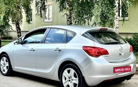 Opel Astra J, 2011 год, 745 000 рублей, 3 фотография
