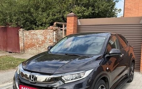 Honda Vezel, 2022 год, 2 100 000 рублей, 3 фотография