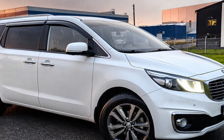 KIA Carnival III, 2017 год, 2 500 000 рублей, 3 фотография