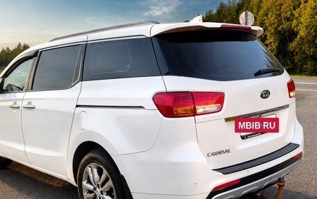 KIA Carnival III, 2017 год, 2 500 000 рублей, 4 фотография