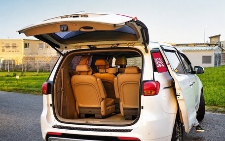 KIA Carnival III, 2017 год, 2 500 000 рублей, 5 фотография