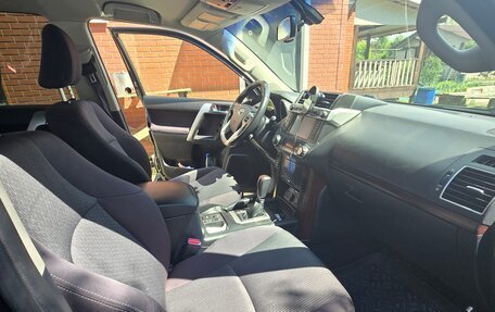 Toyota Land Cruiser Prado 150 рестайлинг 2, 2014 год, 2 990 000 рублей, 14 фотография