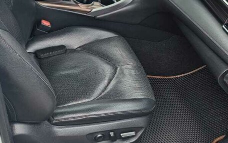 Toyota Camry, 2018 год, 2 800 000 рублей, 10 фотография