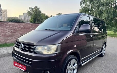 Volkswagen Multivan T5, 2011 год, 2 650 000 рублей, 2 фотография