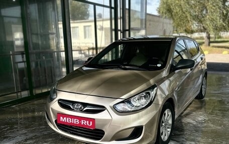 Hyundai Solaris II рестайлинг, 2012 год, 615 000 рублей, 2 фотография