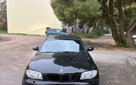 BMW 1 серия, 2006 год, 650 000 рублей, 1 фотография