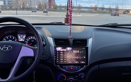 Hyundai Solaris II рестайлинг, 2011 год, 750 000 рублей, 8 фотография
