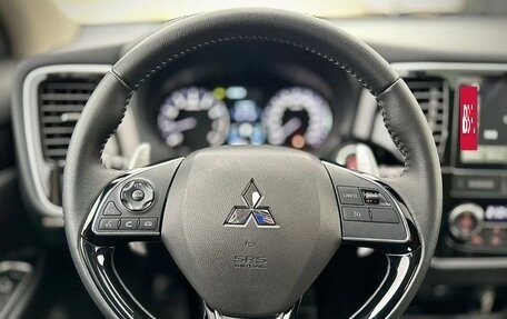 Mitsubishi Outlander III рестайлинг 3, 2022 год, 3 450 000 рублей, 6 фотография