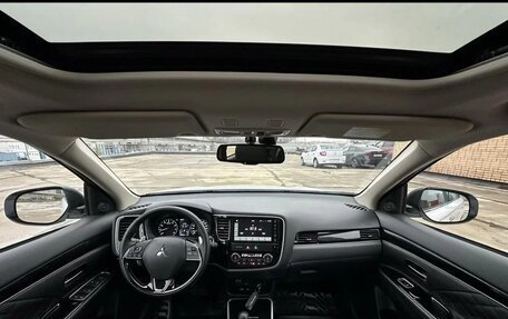 Mitsubishi Outlander III рестайлинг 3, 2022 год, 3 450 000 рублей, 9 фотография