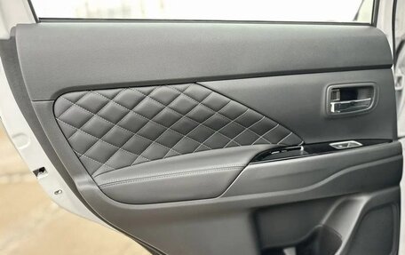 Mitsubishi Outlander III рестайлинг 3, 2022 год, 3 450 000 рублей, 21 фотография
