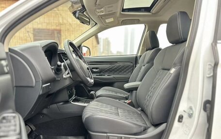 Mitsubishi Outlander III рестайлинг 3, 2022 год, 3 450 000 рублей, 13 фотография
