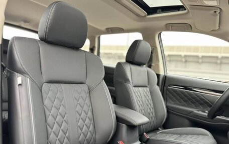 Mitsubishi Outlander III рестайлинг 3, 2022 год, 3 450 000 рублей, 18 фотография
