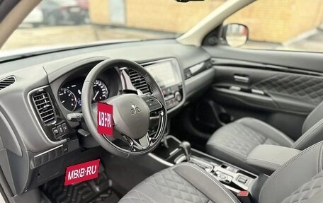 Mitsubishi Outlander III рестайлинг 3, 2022 год, 3 450 000 рублей, 12 фотография