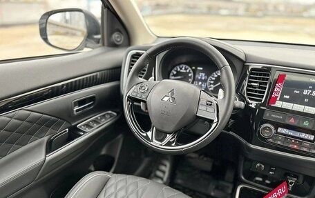 Mitsubishi Outlander III рестайлинг 3, 2022 год, 3 450 000 рублей, 8 фотография