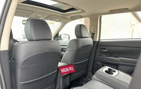 Mitsubishi Outlander III рестайлинг 3, 2022 год, 3 450 000 рублей, 16 фотография