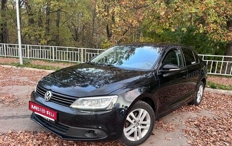 Volkswagen Jetta VI, 2011 год, 1 120 000 рублей, 2 фотография