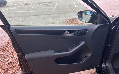 Volkswagen Jetta VI, 2011 год, 1 120 000 рублей, 14 фотография