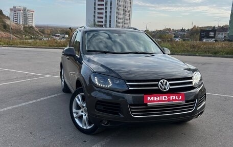 Volkswagen Touareg III, 2011 год, 1 490 000 рублей, 2 фотография