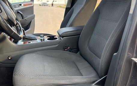 Volkswagen Touareg III, 2011 год, 1 490 000 рублей, 13 фотография
