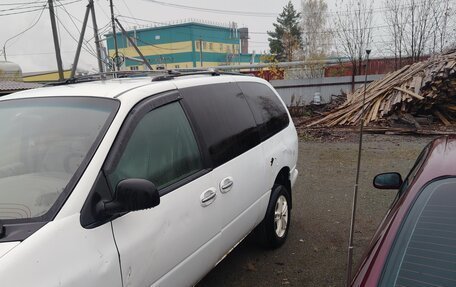 Chrysler Town & Country III, 1999 год, 250 000 рублей, 2 фотография