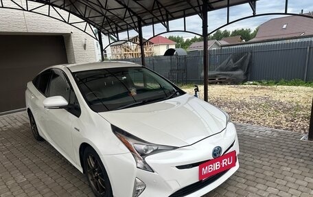Toyota Prius IV XW50, 2017 год, 1 650 000 рублей, 2 фотография