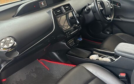 Toyota Prius IV XW50, 2017 год, 1 650 000 рублей, 9 фотография