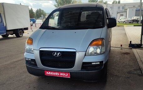 Hyundai Starex I рестайлинг, 2004 год, 640 000 рублей, 1 фотография
