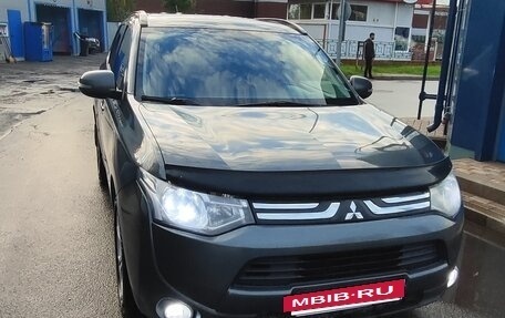 Mitsubishi Outlander III рестайлинг 3, 2013 год, 1 100 000 рублей, 7 фотография