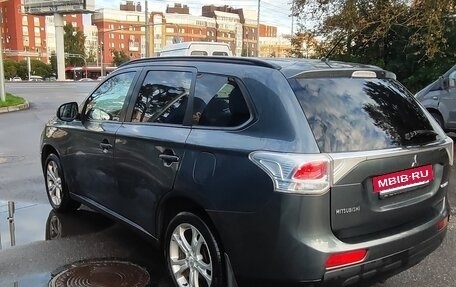 Mitsubishi Outlander III рестайлинг 3, 2013 год, 1 100 000 рублей, 4 фотография