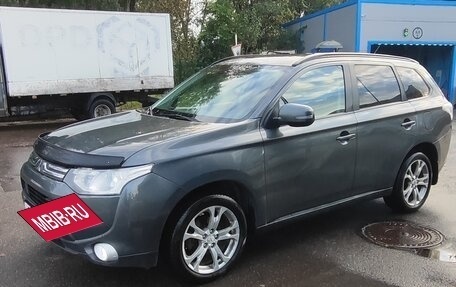 Mitsubishi Outlander III рестайлинг 3, 2013 год, 1 100 000 рублей, 5 фотография