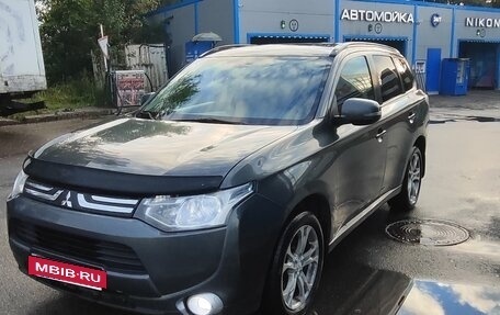 Mitsubishi Outlander III рестайлинг 3, 2013 год, 1 100 000 рублей, 8 фотография