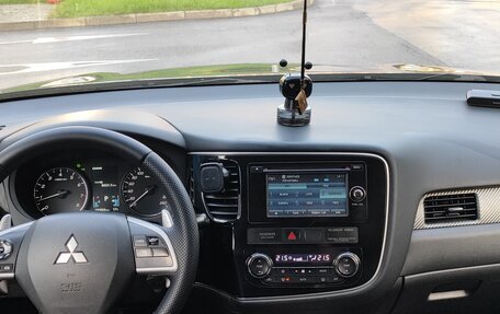 Mitsubishi Outlander III рестайлинг 3, 2013 год, 1 100 000 рублей, 13 фотография
