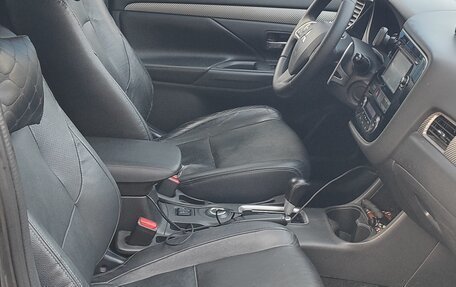 Mitsubishi Outlander III рестайлинг 3, 2013 год, 1 100 000 рублей, 12 фотография