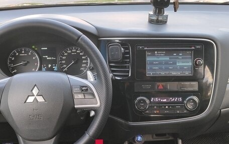 Mitsubishi Outlander III рестайлинг 3, 2013 год, 1 100 000 рублей, 14 фотография