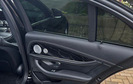 Mercedes-Benz E-Класс, 2020 год, 4 500 000 рублей, 15 фотография