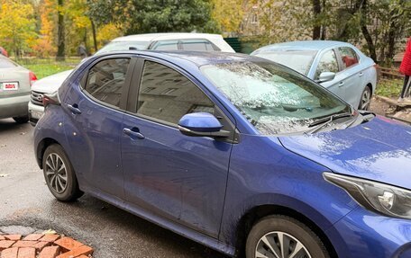 Toyota Yaris, 2021 год, 970 000 рублей, 2 фотография