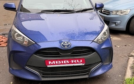 Toyota Yaris, 2021 год, 970 000 рублей, 3 фотография