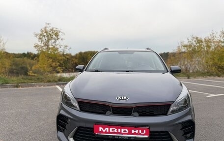 KIA Rio IV, 2021 год, 1 800 000 рублей, 1 фотография
