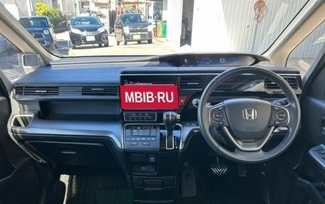 Honda Stepwgn IV, 2022 год, 1 965 000 рублей, 12 фотография