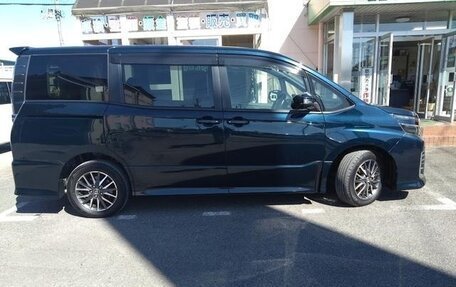 Toyota Voxy III, 2014 год, 1 497 069 рублей, 4 фотография