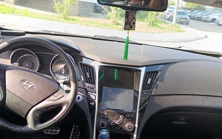 Hyundai Sonata VI, 2011 год, 720 000 рублей, 5 фотография
