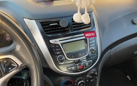 Hyundai Solaris II рестайлинг, 2011 год, 400 000 рублей, 8 фотография