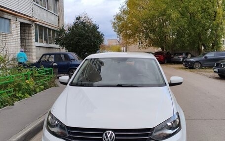 Volkswagen Polo VI (EU Market), 2015 год, 1 050 000 рублей, 3 фотография