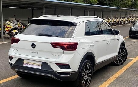 Volkswagen T-Roc I, 2023 год, 1 810 000 рублей, 3 фотография
