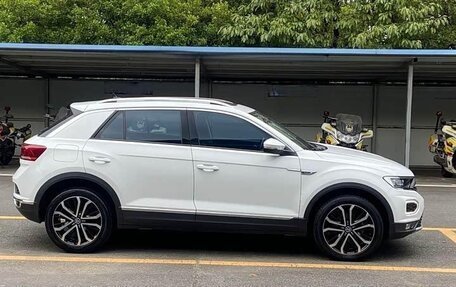 Volkswagen T-Roc I, 2023 год, 1 810 000 рублей, 5 фотография