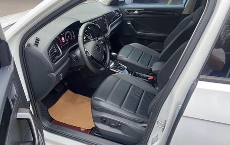Volkswagen T-Roc I, 2023 год, 1 810 000 рублей, 8 фотография