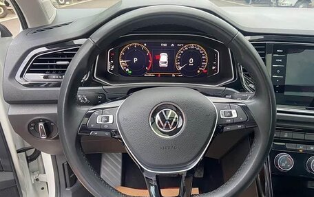 Volkswagen T-Roc I, 2023 год, 1 810 000 рублей, 6 фотография
